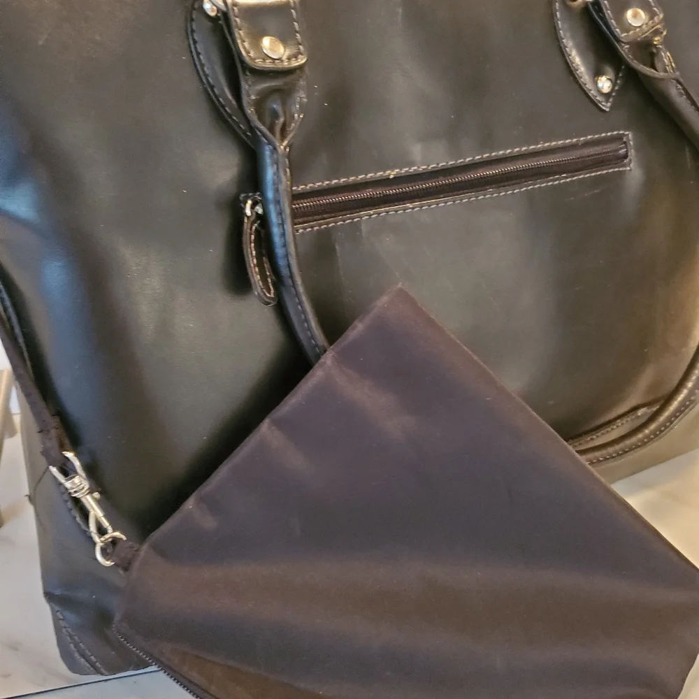 Croft and Barrow New Black Case With Extra Pouch